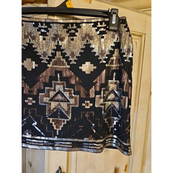 Express Aztec Geometric Print Sequin Mini Skirt Gold Black XS (27x13) Excellent - Picture 3 of 8